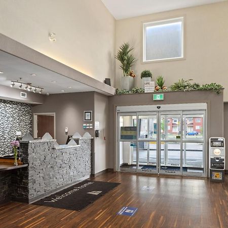 Home Inn & Suites Regina Airport Extérieur photo