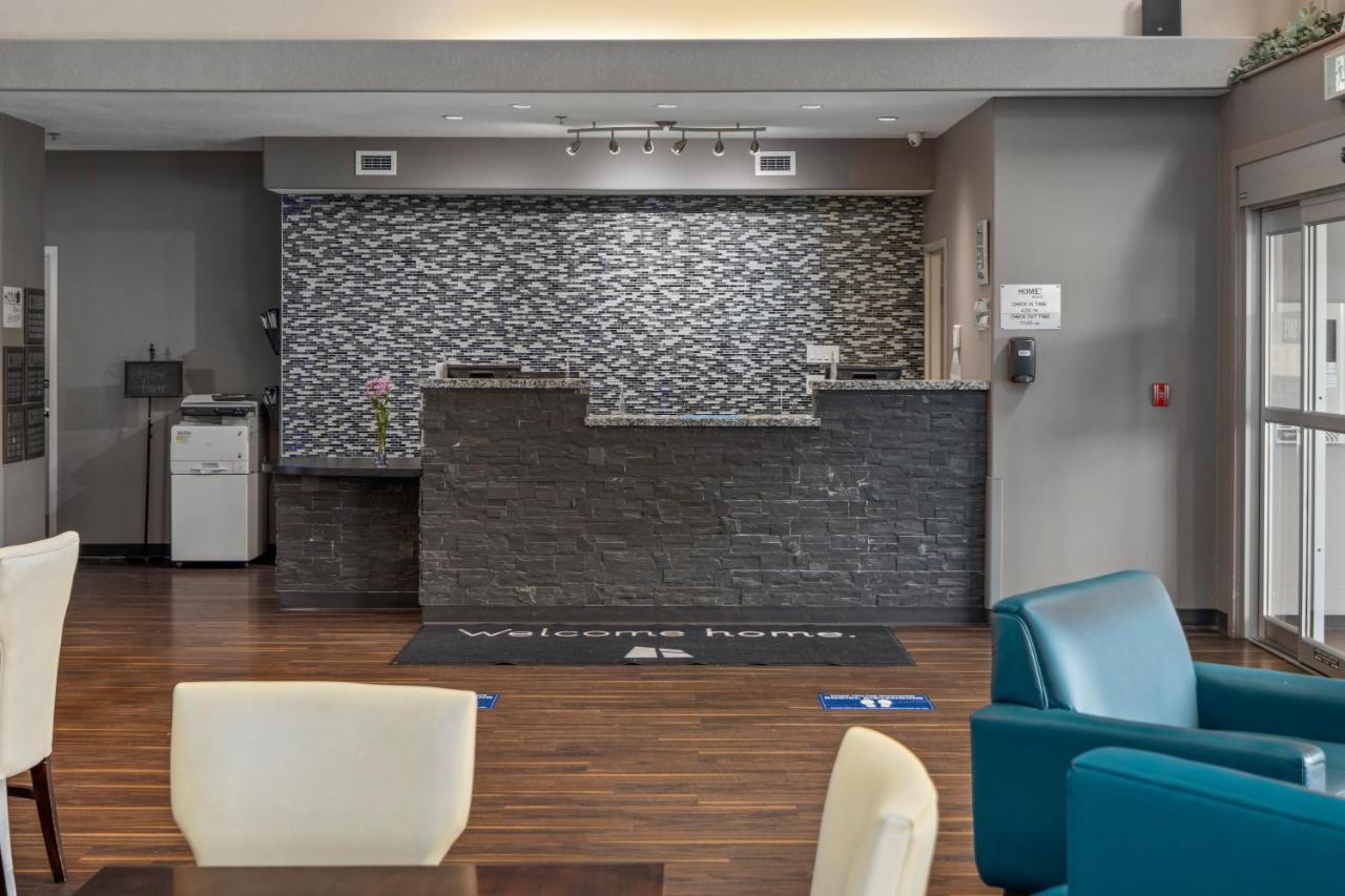 Home Inn & Suites Regina Airport Extérieur photo