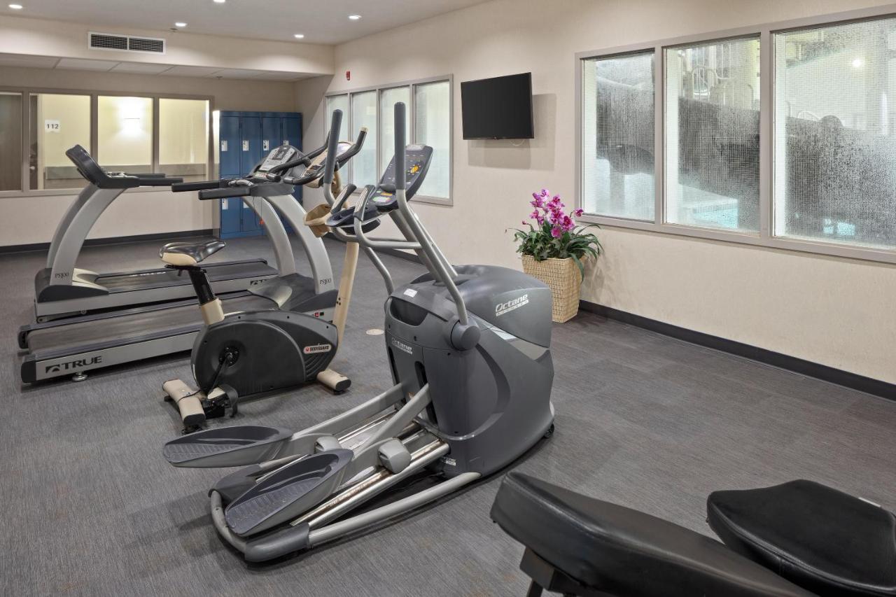 Home Inn & Suites Regina Airport Extérieur photo