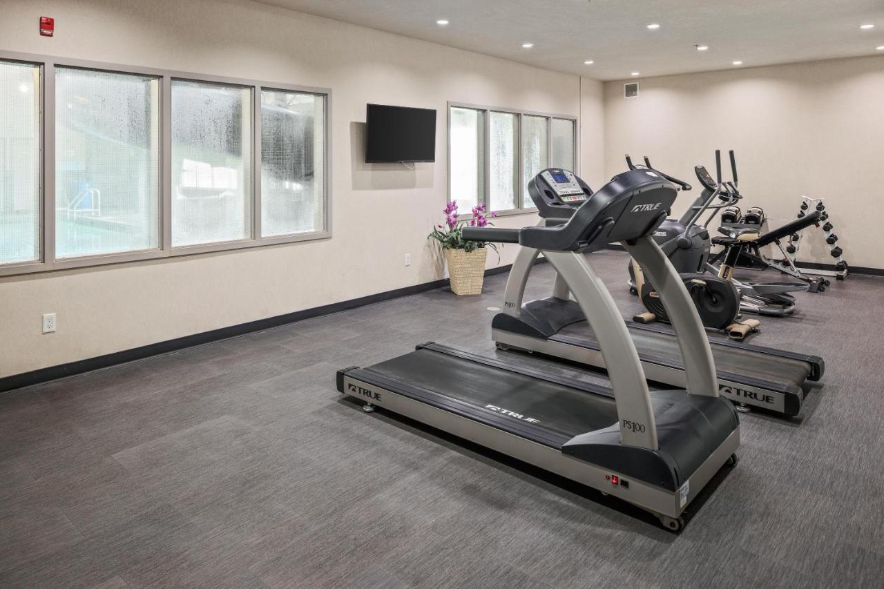 Home Inn & Suites Regina Airport Extérieur photo