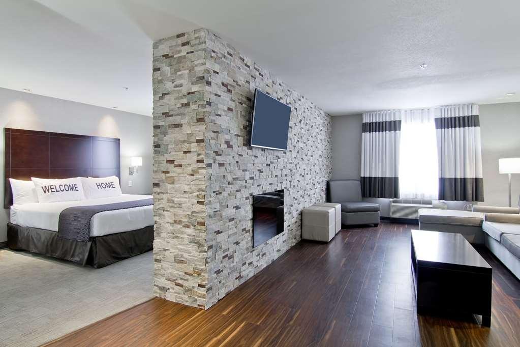 Home Inn & Suites Regina Airport Extérieur photo