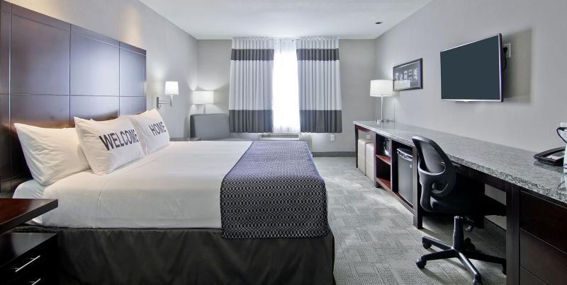 Home Inn & Suites Regina Airport Extérieur photo